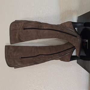 NWOT, Over the knee Suede  Grey boots, Sz 9